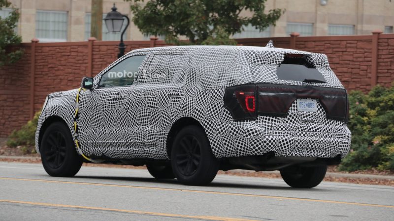 2019-ford-explorer-spy-shots-crankshaft-2