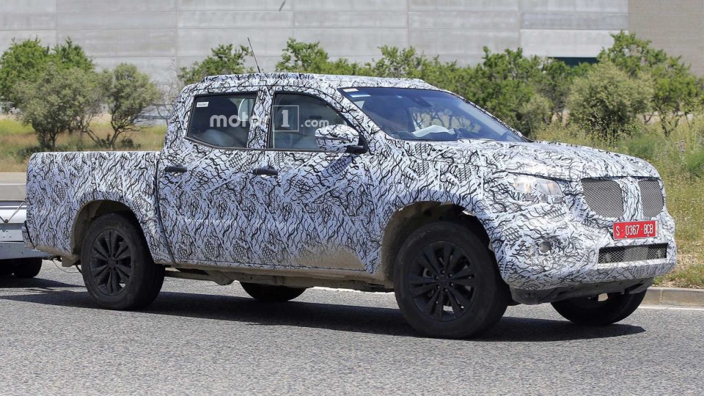 2018-mercedes-x-class-spy-photo-crankshaft (7)