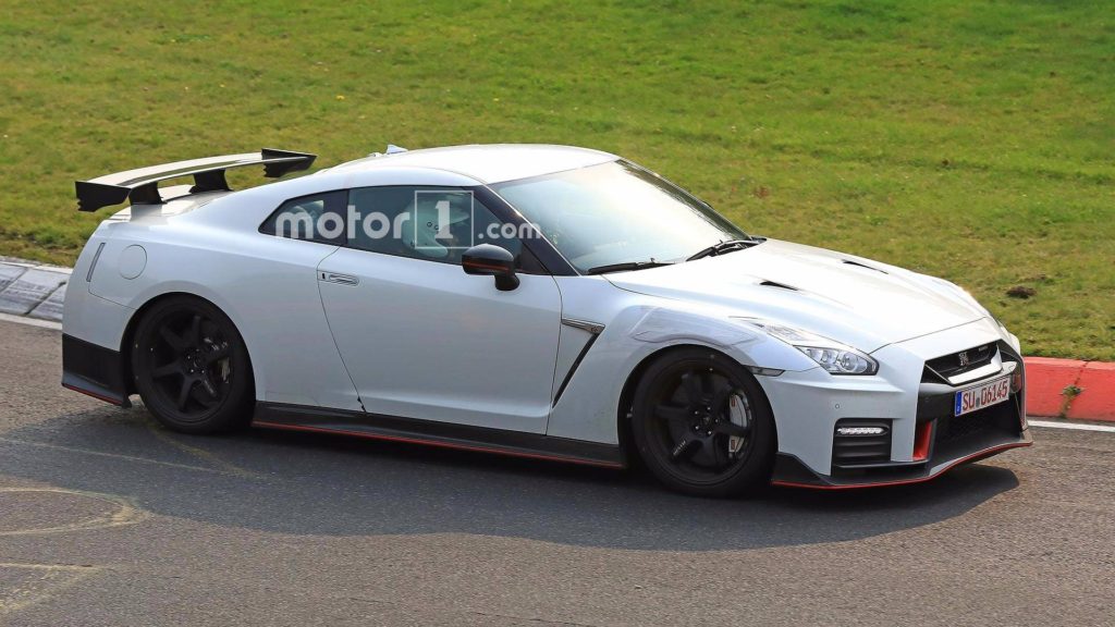 nissan-gt-r-nismo-spy-photos (2)