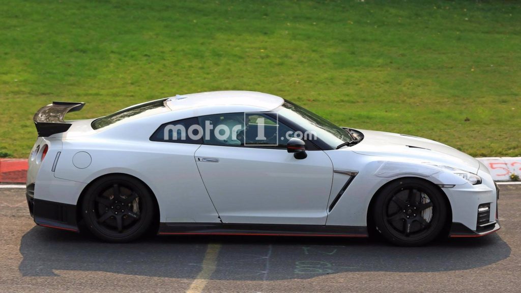 nissan-gt-r-nismo-spy-photos (6)